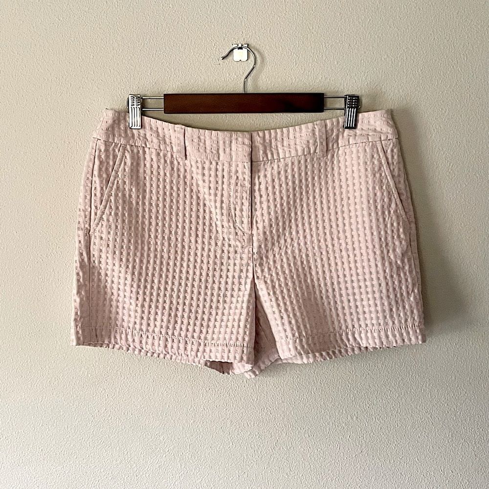 New! Ann Taylor LOFT Light Peach/Cream Shorts with Textured Detail. Size 10.